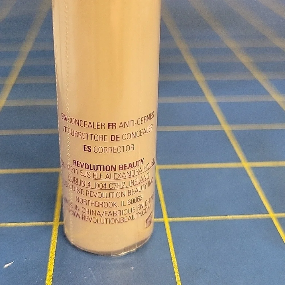 I ❤️ Revolution Heart Breaker Concealer 12ml Custard New